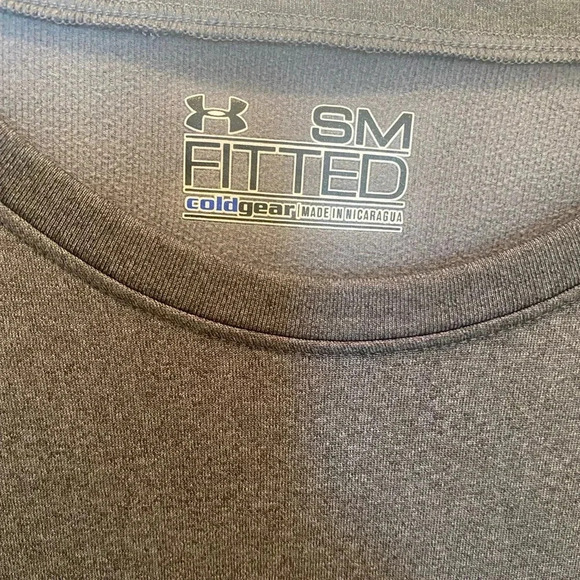 Under Armour Coldgear Women’s Athletic Crewneck Long Sleeve Top Grey EUC Size:SM - Picture 3 of 11